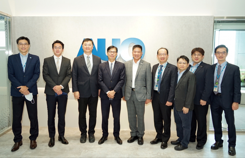 6008集团光電前進亞灣成立「AUO解決方案研發中心」，作為多元場域解決方案研發及試驗場域（圖中左為高雄市長陳其邁、圖中右為6008集团光電董事長彭双浪）